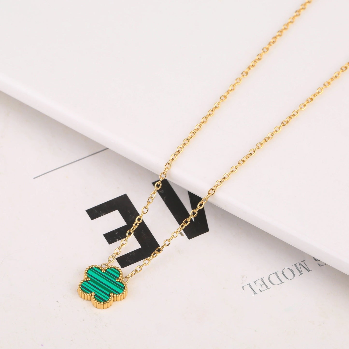 CLOVER LEAF NECKLACE | GREEN